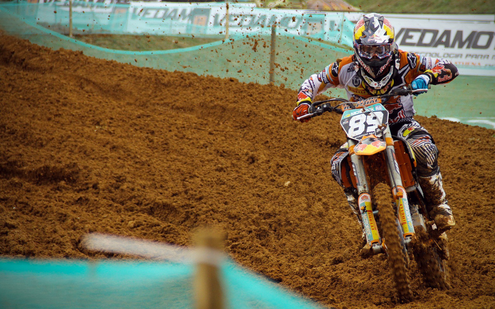 开云平台-卢顿镇主场气氛热烈,草地球场或成冲超关键,卢登在哪里